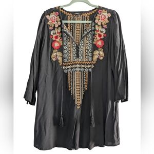 Andree By Unit Embroidered Floral Top Tunic Gray